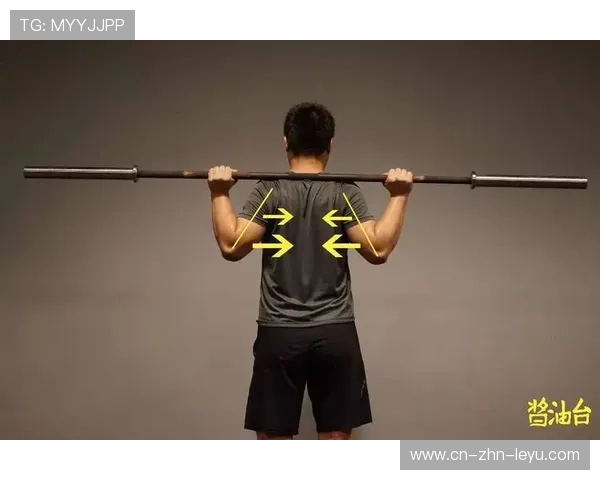 举重的“下蹲挺”：杠铃过顶后的深蹲
