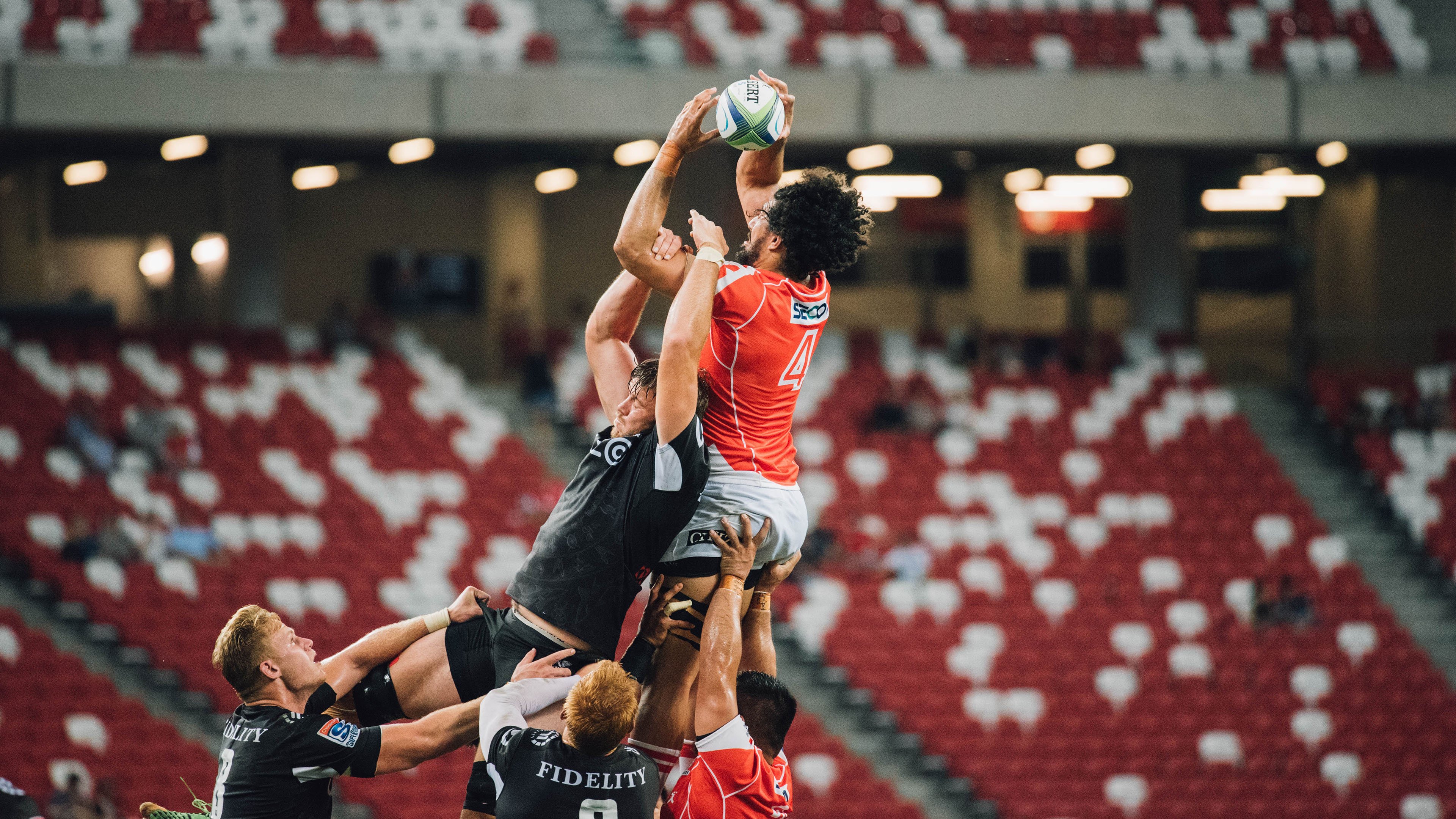 基:全黑队防线的“铁壁”,他对抗对手的强力进攻令人畏惧